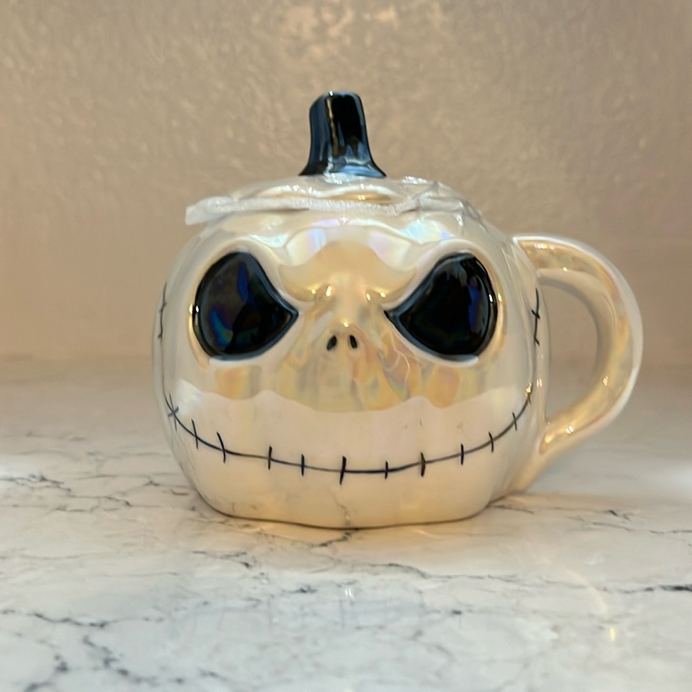 Disney’s The nightmare before Christmas lidded mug ☠️NWT
